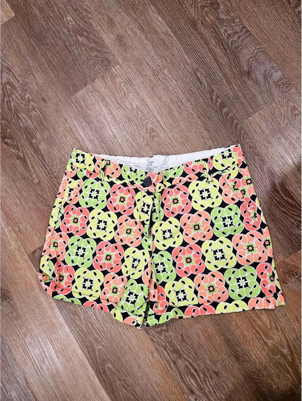 Crown & Ivy Women's Casual Shorts with Colorful Floral Pattern Size 12 175 - Picture 2 of 4